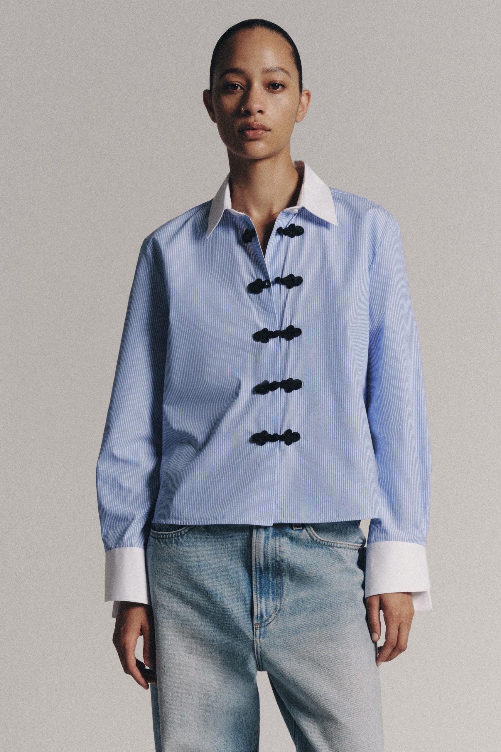 STRIPED SHIRT WITH FROG FASTENING