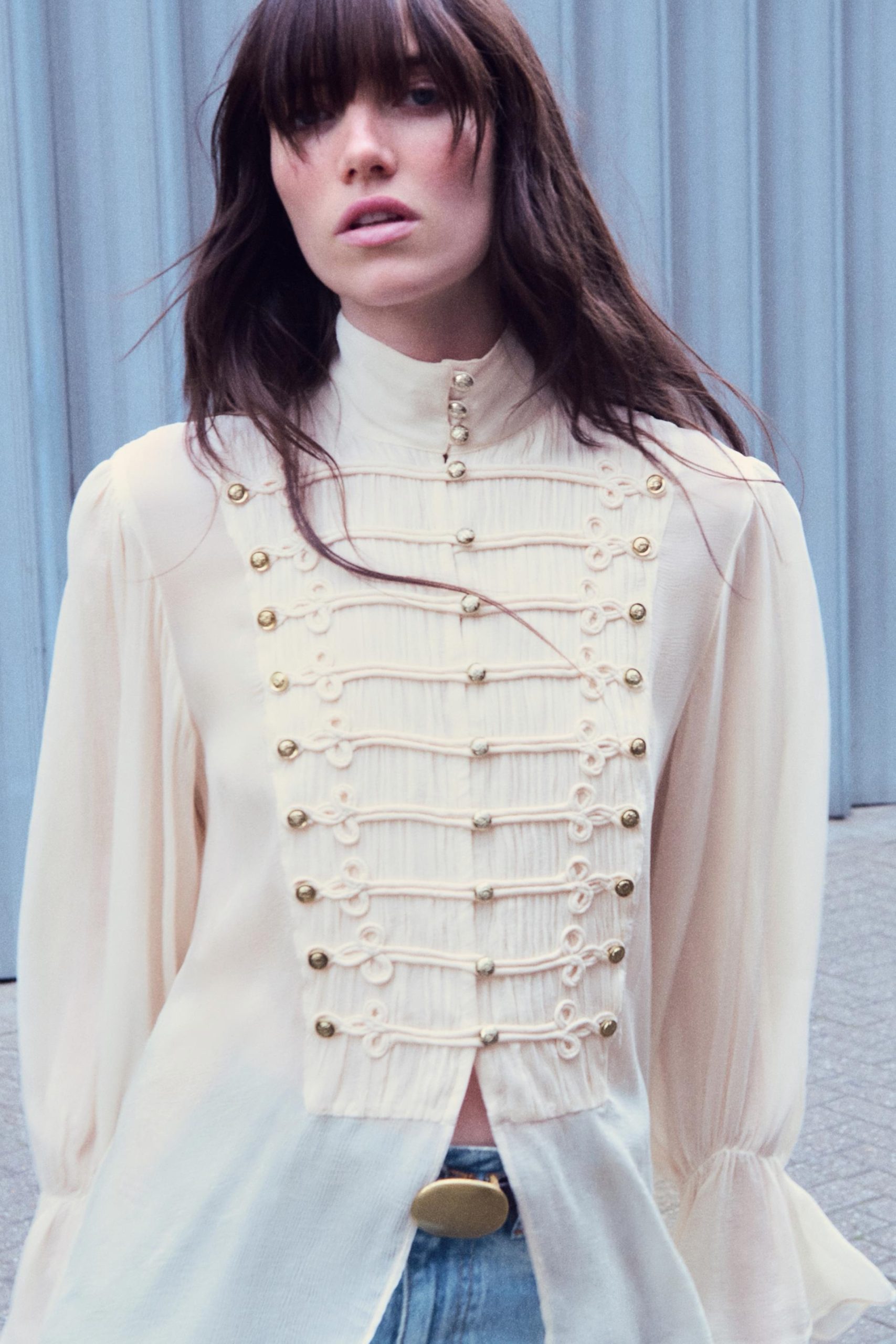 ROMANTIC BLOUSE WITH FROG FASTENING